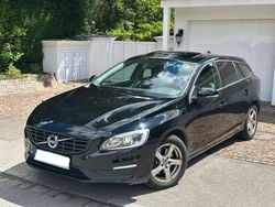 Grau Gebraucht 2015 Volvo V60 Momentum Kombi | 5.800 € (Guter Preis)