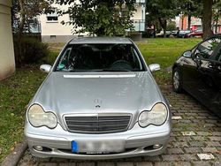 Grün Gebraucht 2003 Mercedes C220 Avantgarde Limousine | 2.590 € (Fairer Preis)