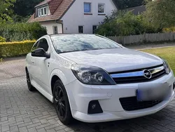 Weiß Gebraucht 2010 Opel Astra GTC Coupé | 2.450 € (Guter Preis)