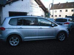 Silber Gebraucht 2017 VW Touran Trendline Van / Kleinbus | 10.990 € (Etwas zu teuer)