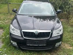 Schwarz Gebraucht 2012 Skoda Octavia Kombi | 2.200 €