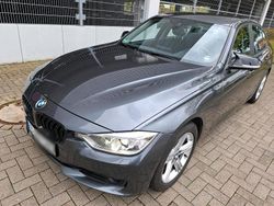 Grau Gebraucht 2013 BMW 320 Limousine | 10.700 € (Fairer Preis)