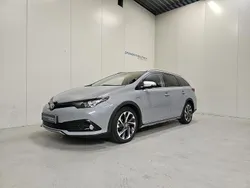 Grau Gebraucht 2019 Toyota Auris Hybrid Sport Limousine | 19.990 €