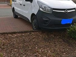 Weiß Gebraucht 2015 Opel Vivaro Van / Kleinbus | 10.000 €