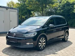 Schwarz Gebraucht 2016 VW Touran Highline Van / Kleinbus | 18.399 € (Fairer Preis)