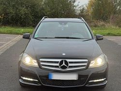 Schwarz Gebraucht 2013 Mercedes 220 Kombi | 11.200 €