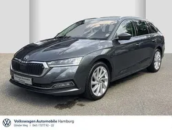 Quarzgrau metallic (metallic) Gebraucht 2021 Skoda Octavia First Edition Kombi | 23.450 € (Fairer Preis)