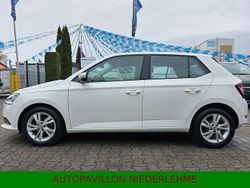 Weiß Gebraucht 2021 Skoda Fabia Ambition Limousine | 11.290 € (Superpreis)