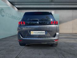 Grau Gebraucht 2023 Peugeot 5008 Allure Van / Kleinbus | 27.049 € (Fairer Preis)