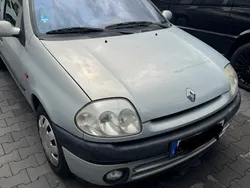 Silber Gebraucht 2000 Renault Clio II Limousine | 1.550 € (Fairer Preis)