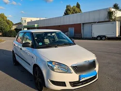 Weiß Gebraucht 2012 Skoda Fabia Ambition Kleinwagen | 3.480 € (Guter Preis)