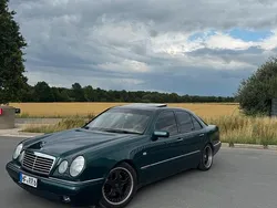 Grün Gebraucht 1998 Mercedes E240 Limousine | 3.500 €