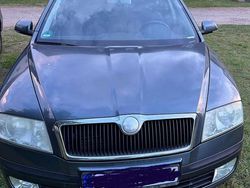 Grau Gebraucht 2005 Skoda Octavia Ambiente Kombi | 2.400 € (Fairer Preis)