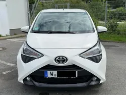 Weiß Gebraucht 2019 Toyota Aygo X-play Kleinwagen | 8.500 € (Guter Preis)