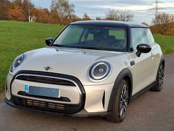 Weiß Gebraucht 2021 Mini Cooper Classic Kleinwagen | 16.250 € (Fairer Preis)
