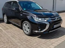 Schwarz Gebraucht 2017 Mitsubishi Outlander P-HEV Top SUV | 21.800 € (Etwas zu teuer)
