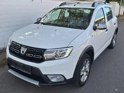 Weiß Gebraucht 2017 Dacia Sandero Celebration Kleinwagen | 6.200 € (Guter Preis)