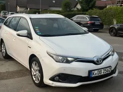 Weiß Gebraucht 2017 Toyota Auris Touring Sports Comfort Kombi | 7.499 € (Superpreis)