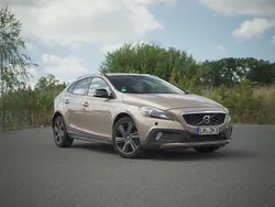 Andere außenfarben Gebraucht 2016 Volvo V40 CC Kombi | 12.499 € (Fairer Preis)