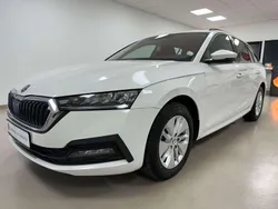 Weiß Gebraucht 2021 Skoda Octavia Ambition Kombi | 18.990 € (Fairer Preis)