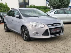 Grau Gebraucht 2011 Ford Focus Titanium Limousine | 6.699 € (Fairer Preis)
