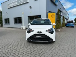 Weiß Gebraucht 2021 Toyota Aygo X-play Kleinwagen | 9.790 € (Fairer Preis)