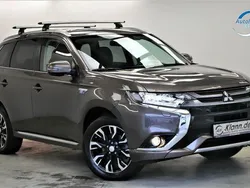 Braun Gebraucht 2016 Mitsubishi Outlander P-HEV Top Limousine | 24.899 € (Teuer)