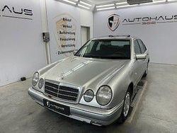 Silber Gebraucht 1996 Mercedes E230 Limousine | 1.390 €