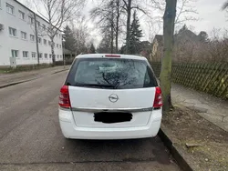 Weiß Gebraucht 2012 Opel Zafira Van / Kleinbus | 4.200 €