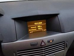 Grau Gebraucht 2004 Opel Astra Limousine | 2.100 € (Etwas zu teuer)