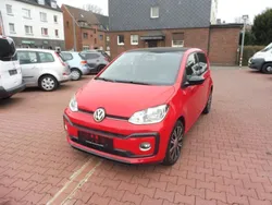 Rot Gebraucht 2017 VW up! Sound Kleinwagen | 9.490 € (Etwas zu teuer)