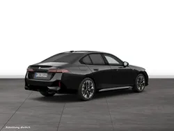 Black sapphire metallic Gebraucht 2024 BMW 540 Comfort Edition Limousine | 79.514 €