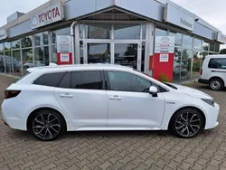 Weiß Gebraucht 2021 Toyota Corolla Lounge Kombi | 22.760 € (Fairer Preis)