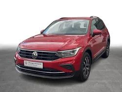 Kings red metallic Gebraucht 2021 VW Tiguan Life SUV | 25.336 € (Superpreis)