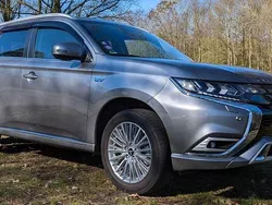 Grau Gebraucht 2020 Mitsubishi Outlander P-HEV Plus SUV | 18.900 € (Guter Preis)
