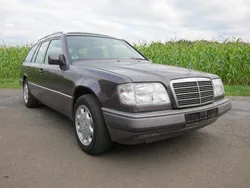 Andere außenfarben Gebraucht 1994 Mercedes E200 Kombi | 2.900 €