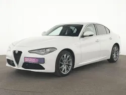 Weiß Gebraucht 2020 Alfa Romeo Giulia Super Limousine | 25.787 € (Guter Preis)