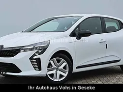 Weiß Gebraucht 2024 Renault Clio V Evolution Limousine | 18.470 € (Fairer Preis)