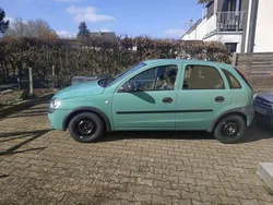 Grün Gebraucht 2001 Opel Corsa Limousine | 1.550 € (Fairer Preis)