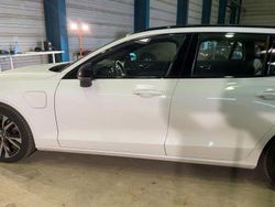Weiß Gebraucht 2022 Volvo V60 Plus Kombi | 33.765 € (Teuer)