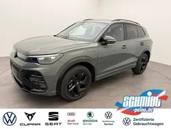 Green metallic Gebraucht 2024 VW Tiguan R-line SUV | 52.300 € (Superpreis)