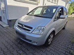 Silber Gebraucht 2004 Opel Meriva Van / Kleinbus | 1.499 € (Fairer Preis)