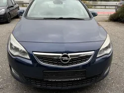 Blau Gebraucht 2012 Opel Astra Innovation Limousine | 3.980 € (Guter Preis)