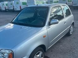 Silber Gebraucht 2002 Nissan Micra Kleinwagen | 690 €