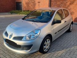 Silber Gebraucht 2006 Renault Clio II Kleinwagen | 3.500 € (Etwas zu teuer)