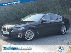 Black sapphire (metallic) Gebraucht 2023 BMW 530 Limousine | 36.900 € (Superpreis)