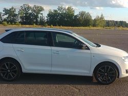 Weiß Gebraucht 2015 Skoda Rapid Kleinwagen | 14.900 €
