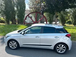 Silber Gebraucht 2017 Hyundai i20 Active Kleinwagen | 10.390 €