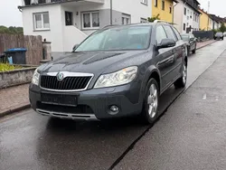 Grau Gebraucht 2012 Skoda Octavia Scout Scout 4x4 Kombi | 6.300 €