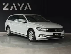Gletscherweiß Gebraucht 2023 VW Passat R Kombi | 18.450 € (Superpreis)